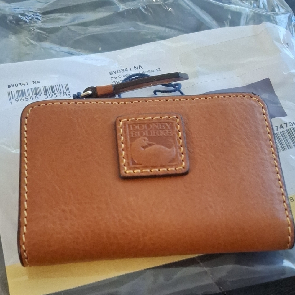 Dooney & Bourke Florentine Zip Credit Card Wallet 12 - Picture 4 of 6